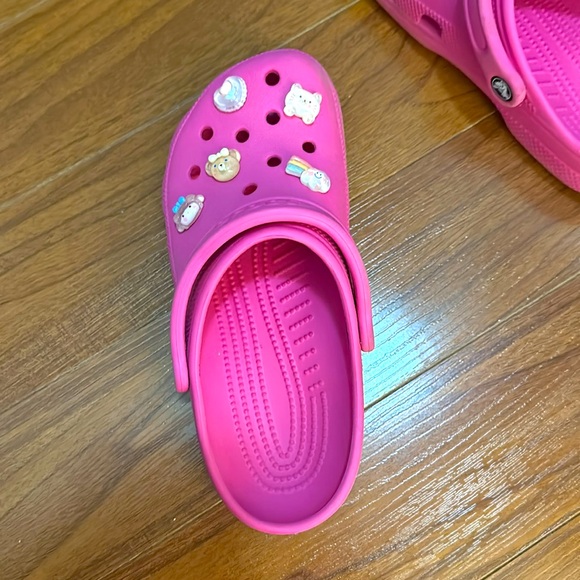 Size 8 pink Crocs, new condition - Picture 2 of 3